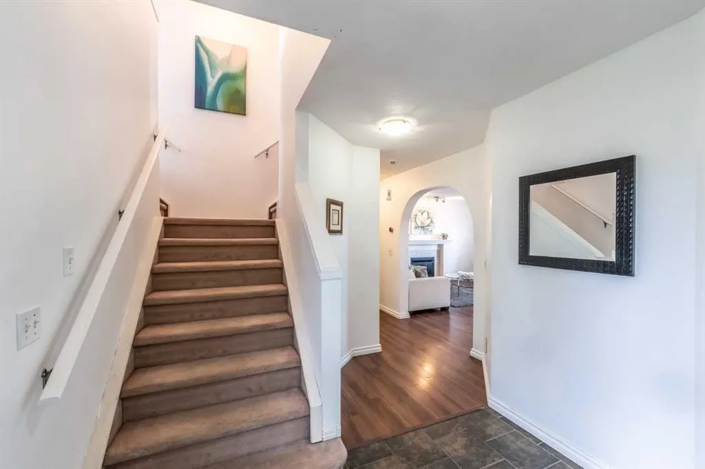 203 Coville Close NE — photo 3