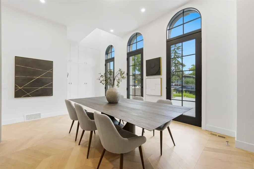 1216 8 Avenue SE — photo 2