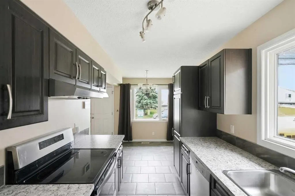 118 Dovertree Place SE — photo 2