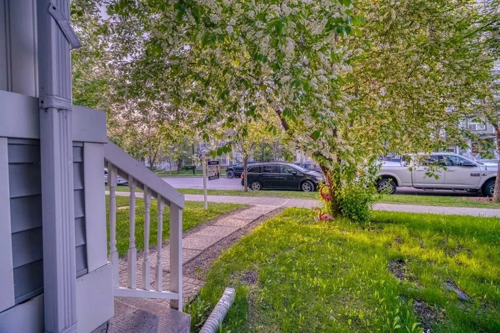 81 Prestwick Avenue SE — photo 2