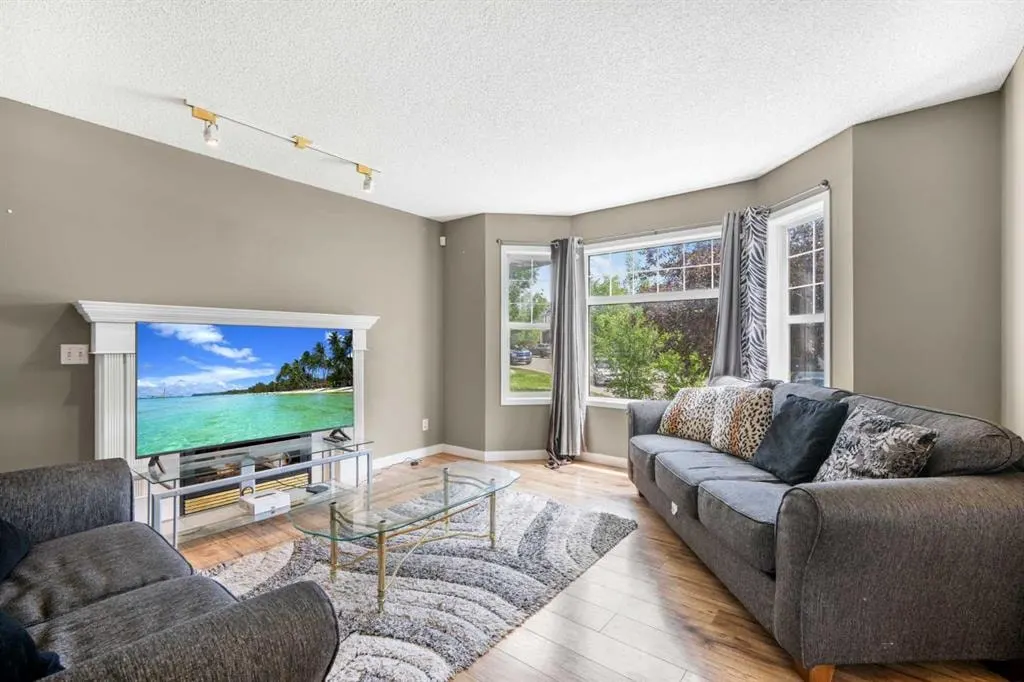 43 Covington Close NE — photo 3