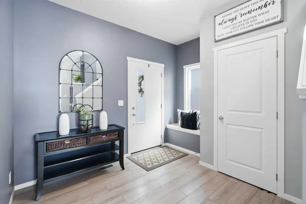 206 Lucas Crescent NW — photo 3