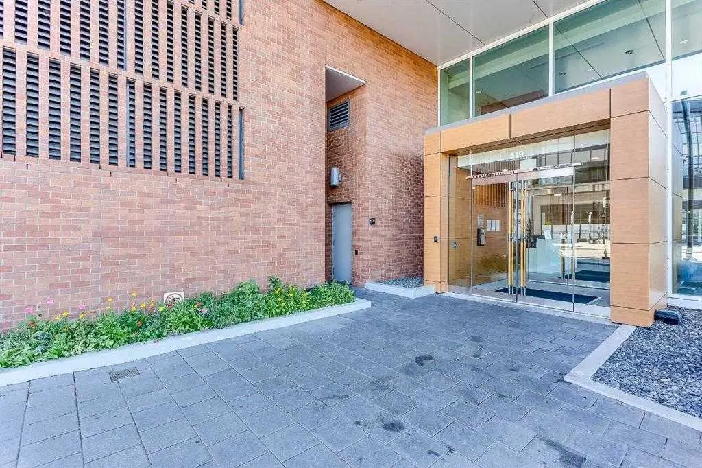 519 Riverfront Avenue SE #805 — photo 3