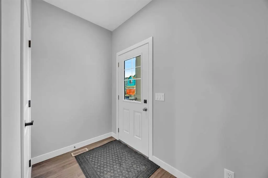 553 Hotchkiss Drive SE — photo 2
