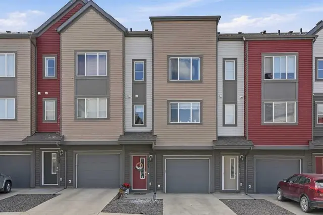 227 Copperpond Row SE