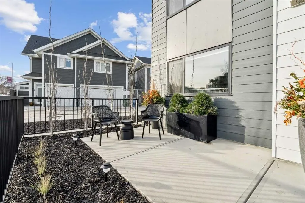 171 Dieppe Drive SW — photo 3
