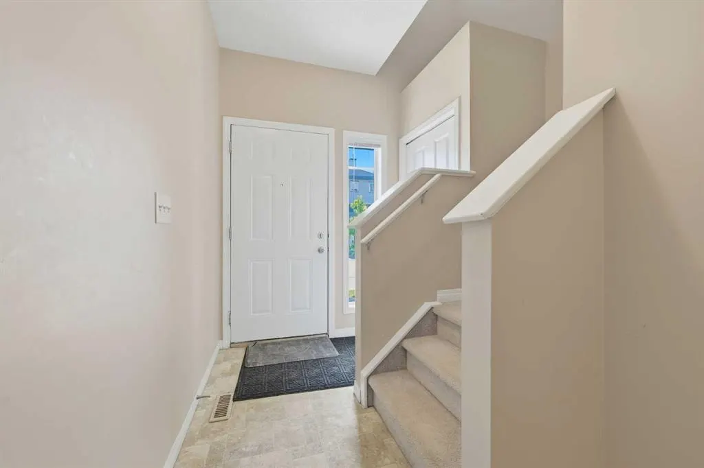 124 Everridge Gardens SW — photo 3