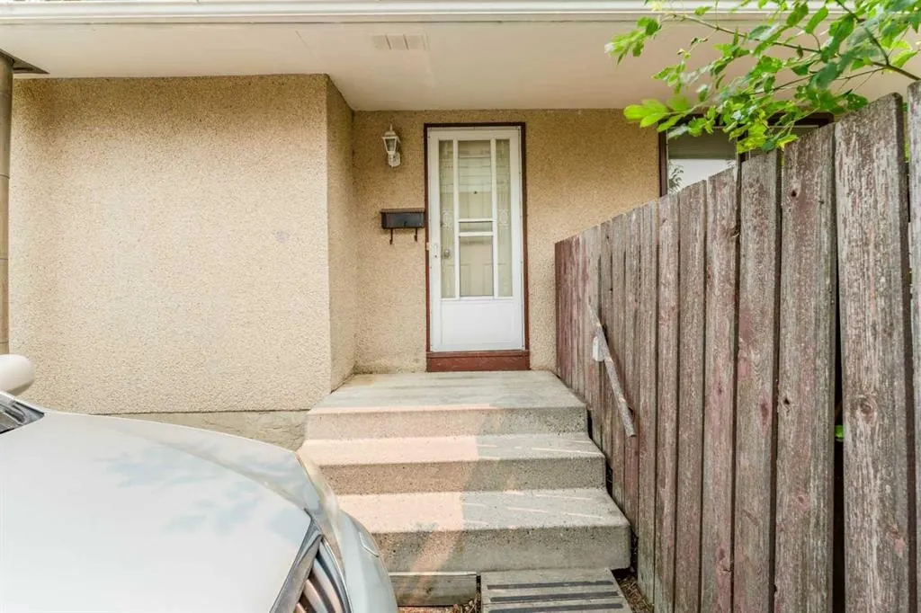 6823 4 Avenue SE — photo 2