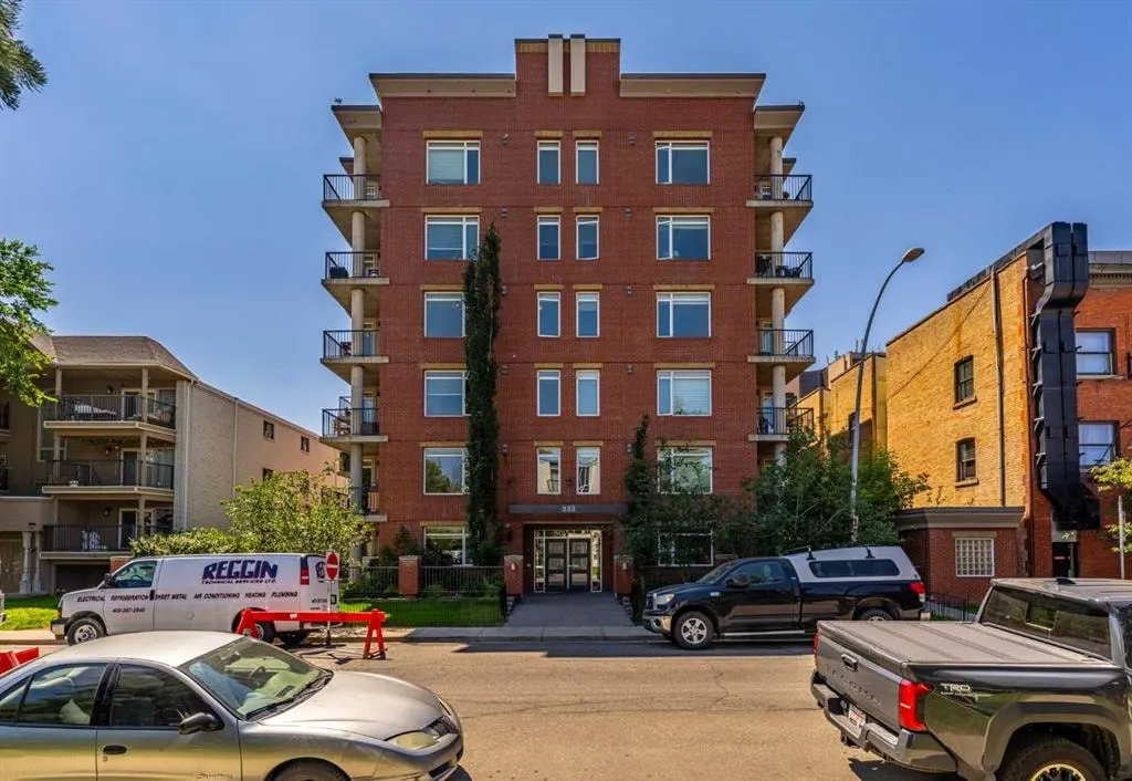 333 22 Avenue SW #402 — photo 2