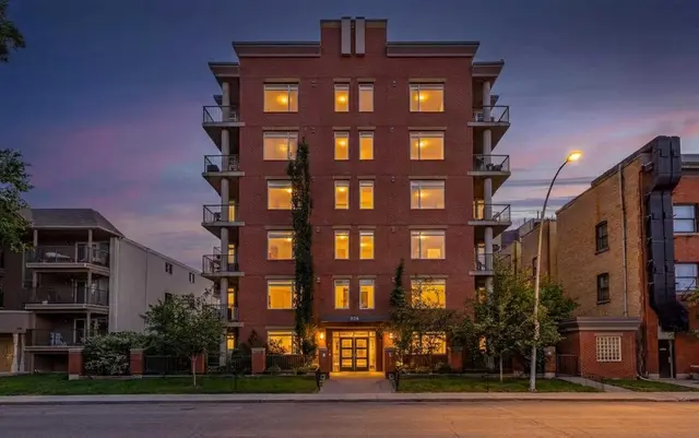 333 22 Avenue SW #402