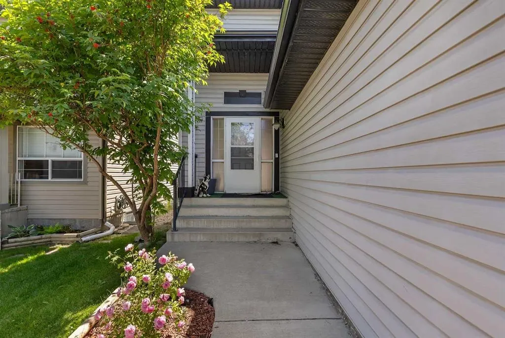 167 Valley Crest Close NW — photo 3