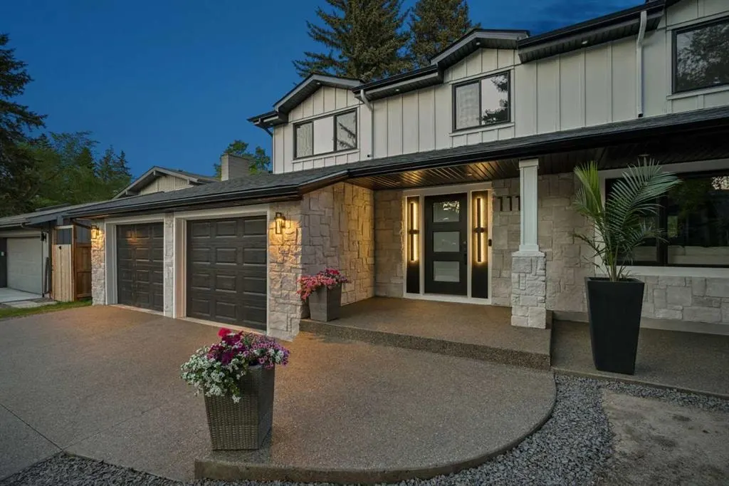 111 Canata Close SW — photo 2