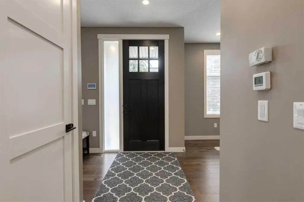 428 21 Avenue NE — photo 2