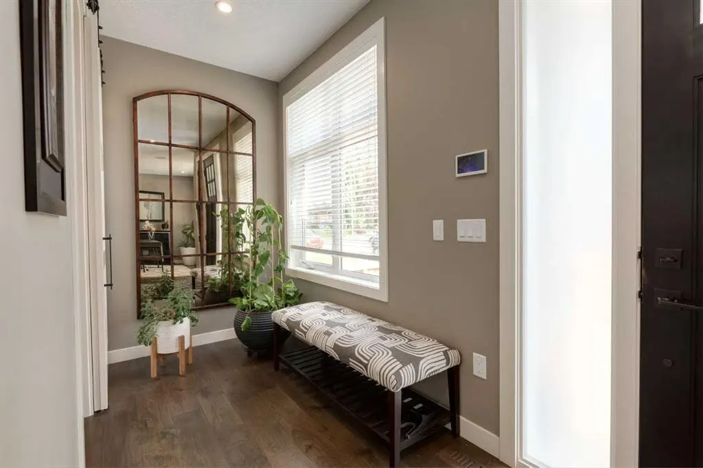 428 21 Avenue NE — photo 3