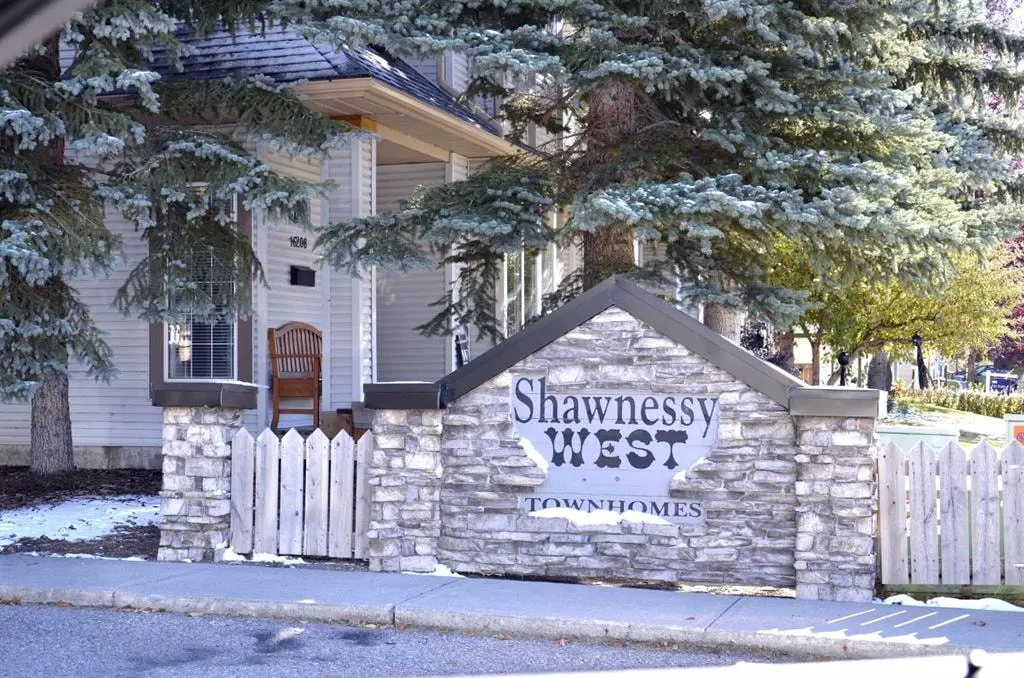 12 Shawbrooke Court SW — photo 2