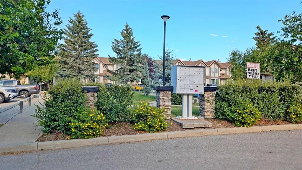 12 Shawbrooke Court SW — photo 3