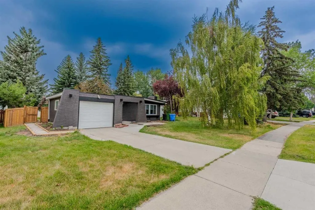5655 Dalhousie Drive NW — photo 2