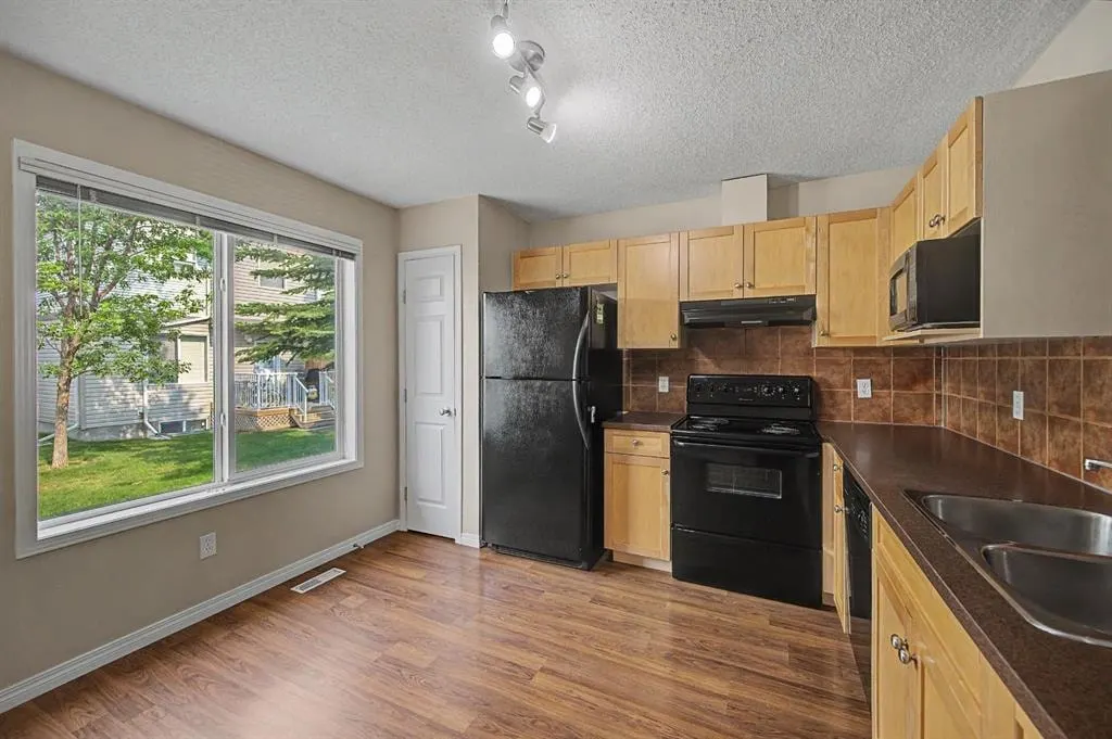 65 Royal Birch Villas NW — photo 3