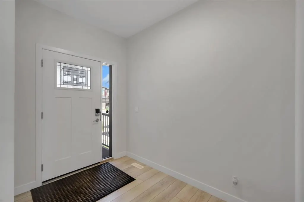 423 Legacy Circle SE — photo 2