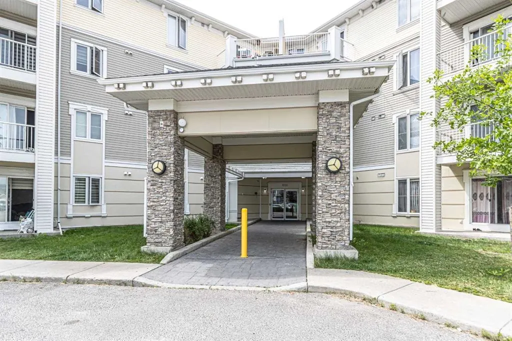 1140 Taradale Drive NE #1410 — photo 2
