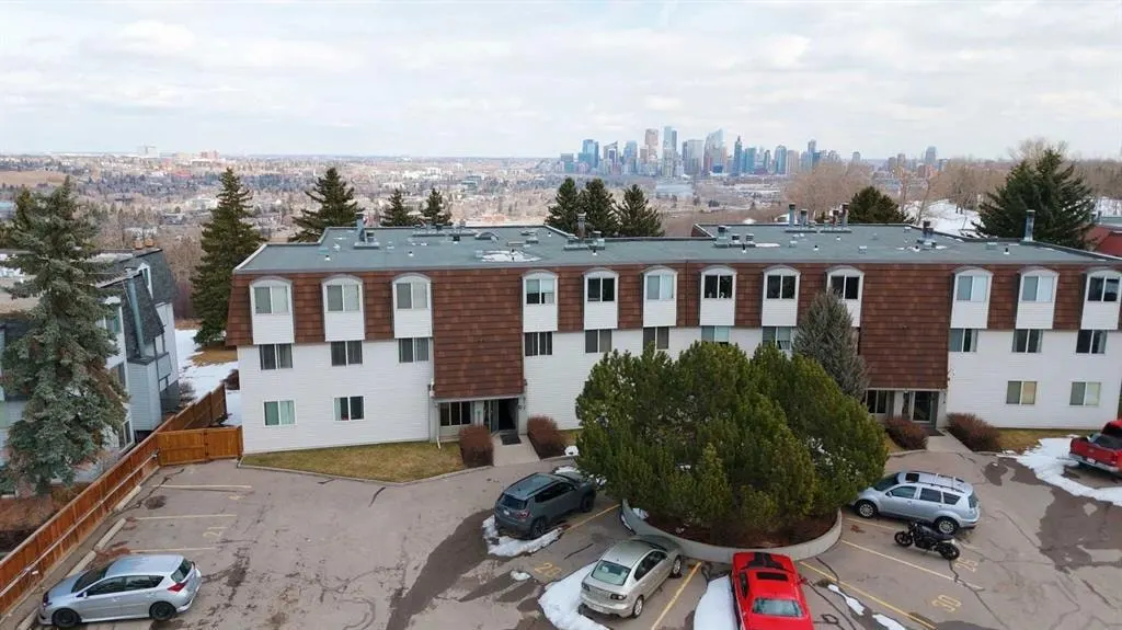512 Cedar Crescent SW #201 — photo 3