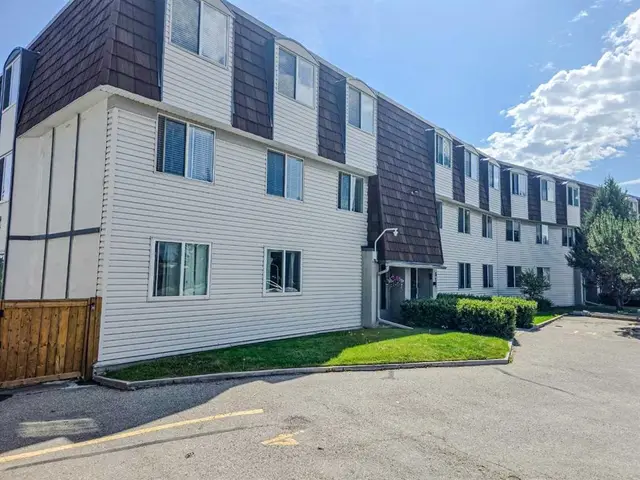 512 Cedar Crescent SW #201
