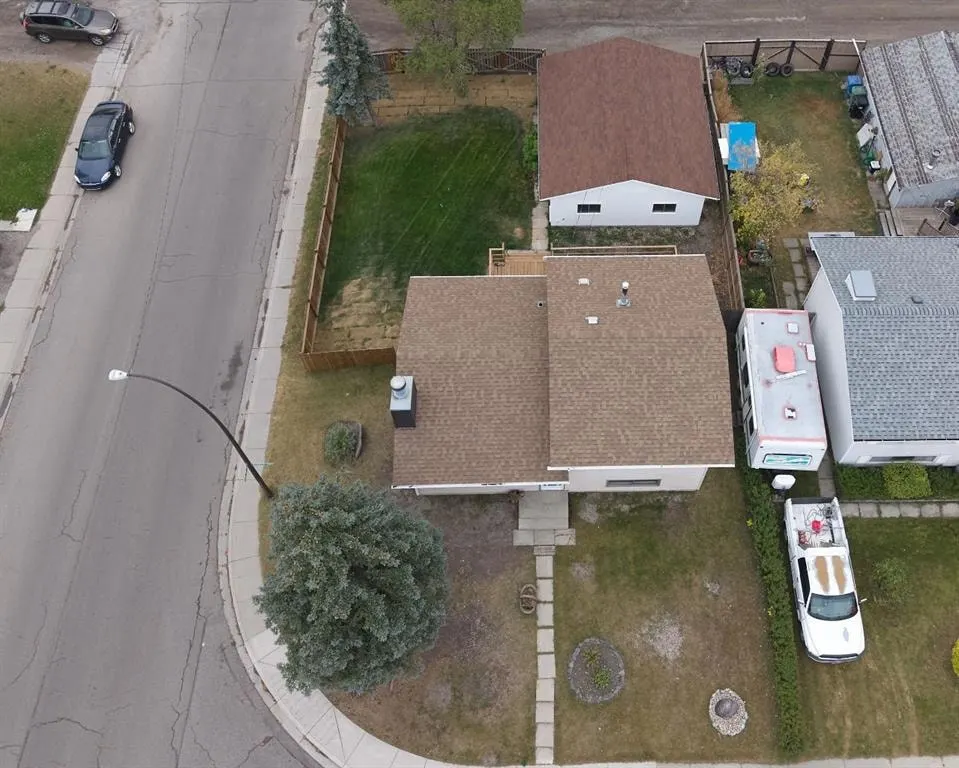 1176 Penrith Crescent SE — photo 2