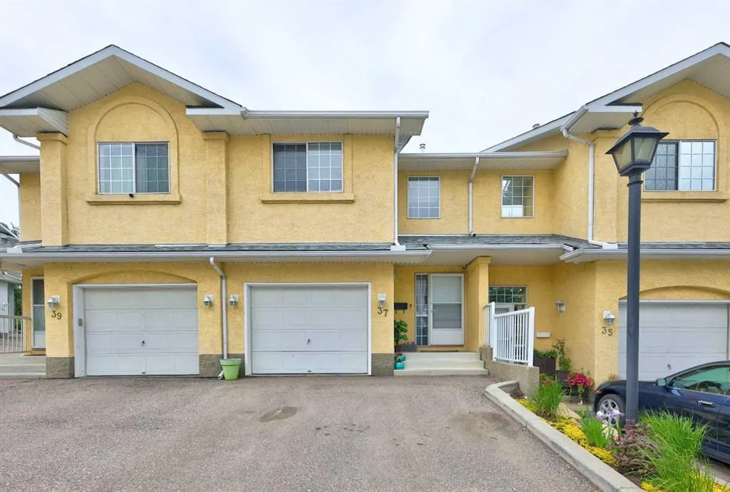 37 Beddington Gardens NE — photo 2