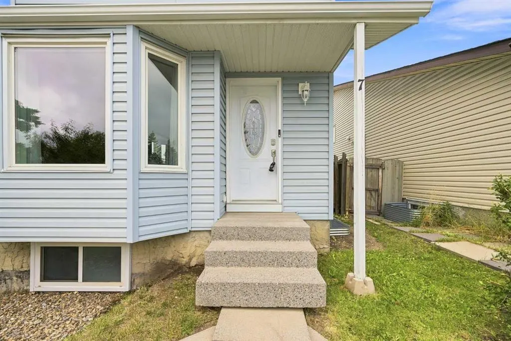 7 Falshire Close NE — photo 3