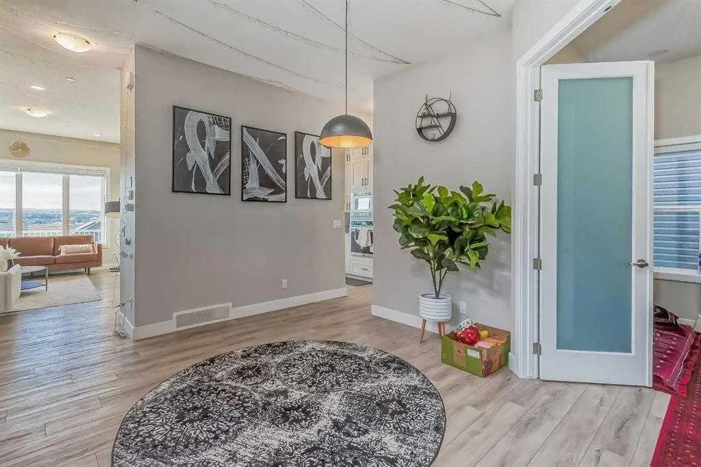 155 Lucas Terrace NW — photo 2