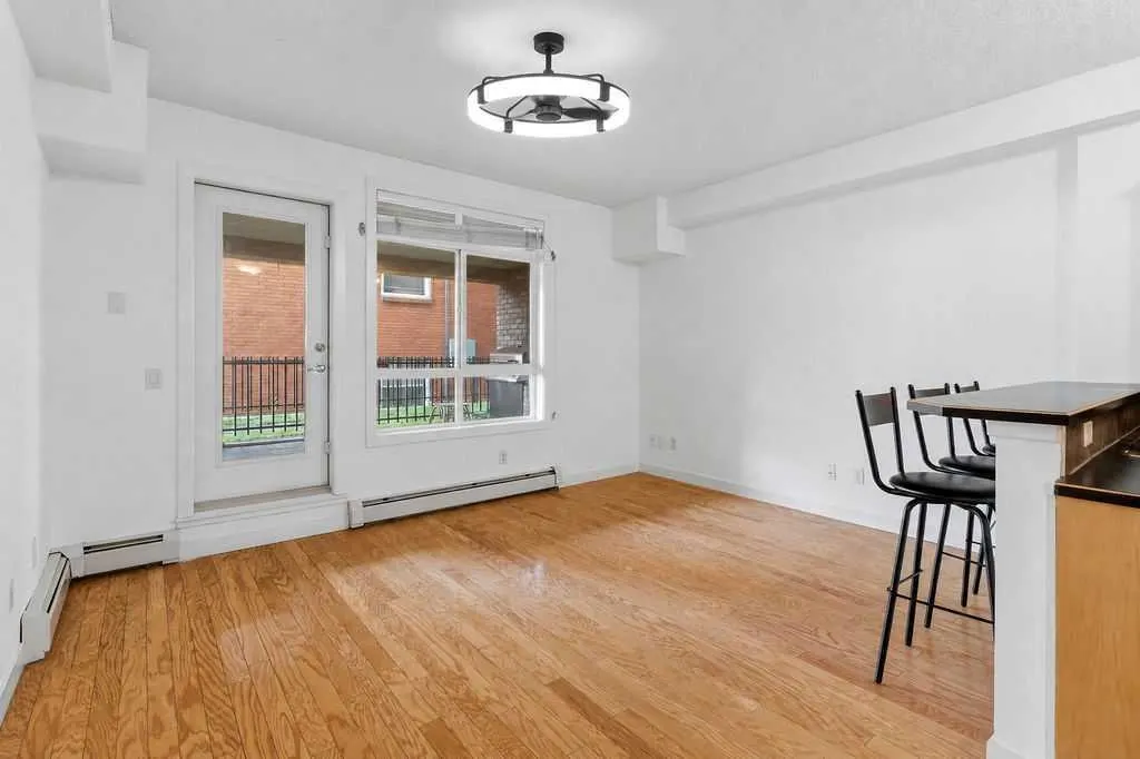 323 18 Avenue SW #106 — photo 3