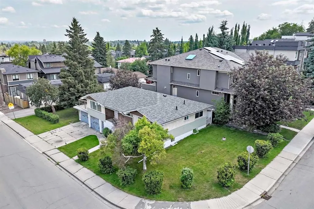 1735 38 Avenue SW — photo 3