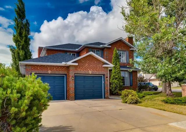63 Arbour Lake Drive NW