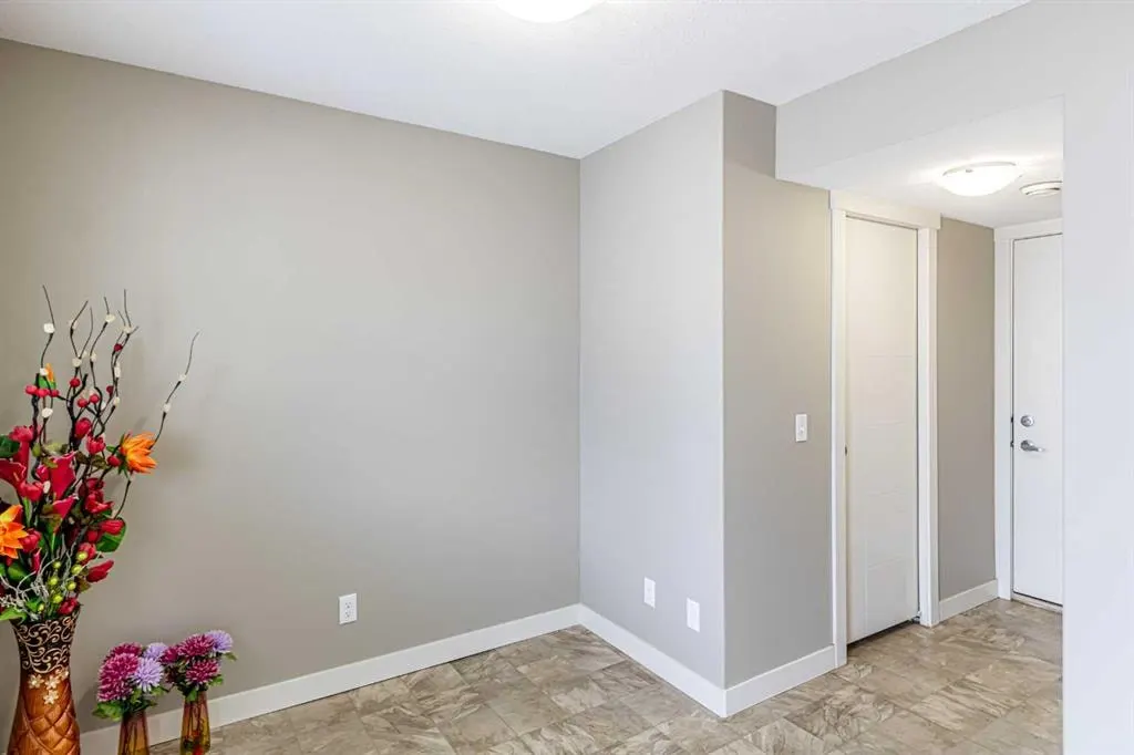 634 Redstone View NE — photo 3