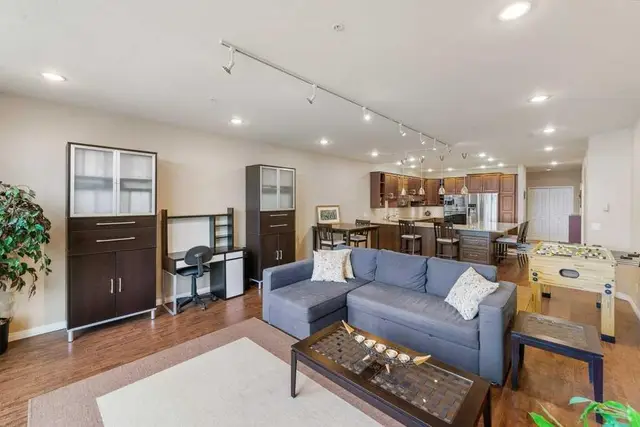 103 10 Avenue NW #402