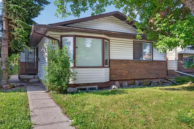 319 Rundlelawn Road NE