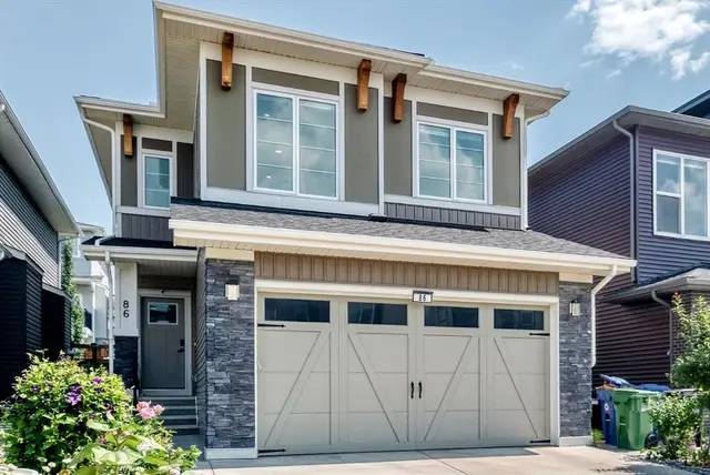 86 Carringvue Manor NW