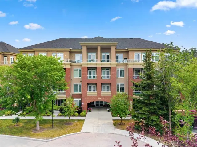 14 Hemlock Crescent SW #5208