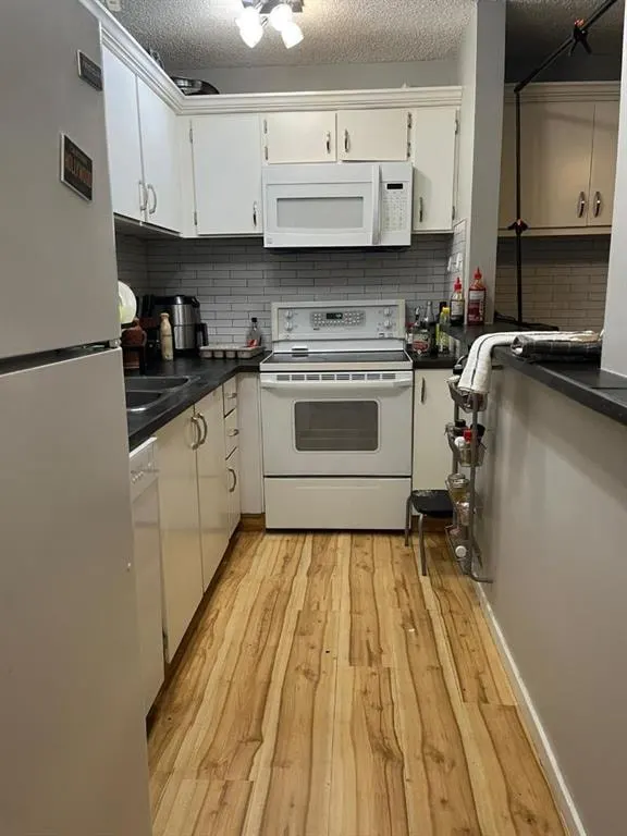1712 38 Street SE #306 — photo 3