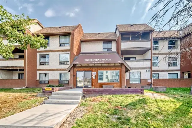 1712 38 Street SE #306