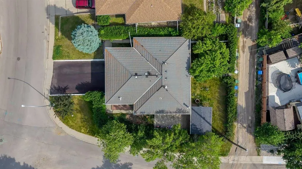1415 Rosehill Drive NW — photo 2