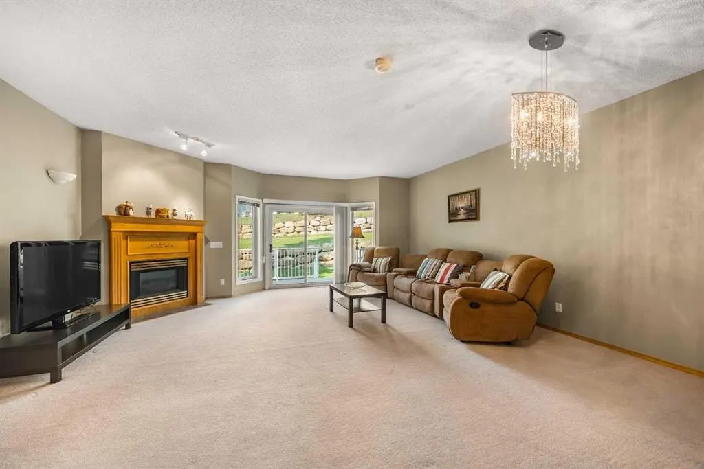 36 Hamptons Link NW — photo 2