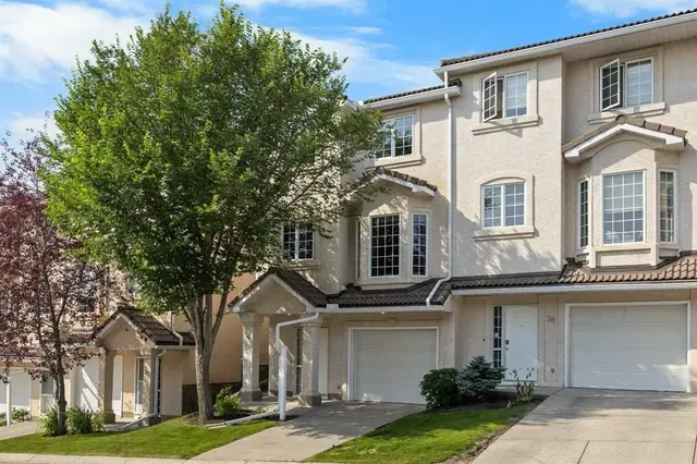 36 Hamptons Link NW