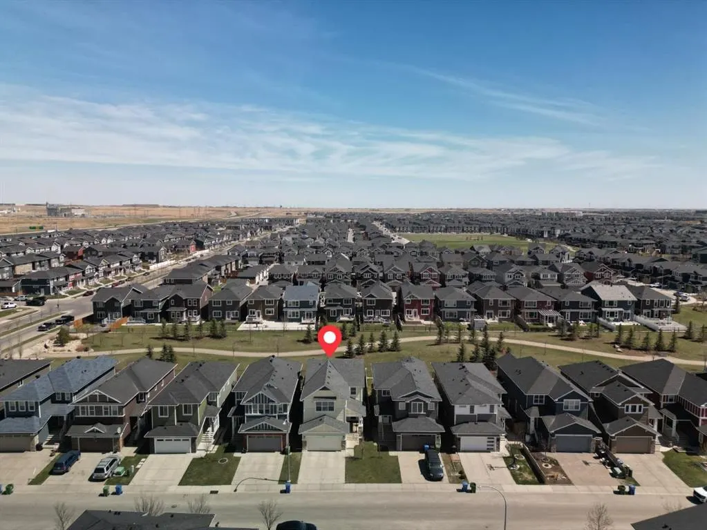 30 Redstone Parade NE — photo 2
