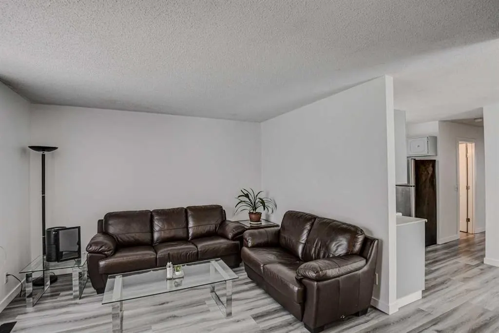 184 Erin Croft Crescent SE — photo 3