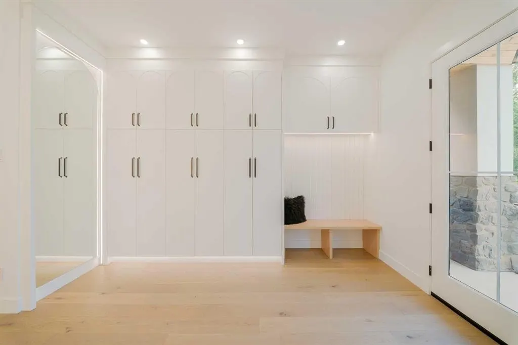 2207 Victoria Crescent NW — photo 3