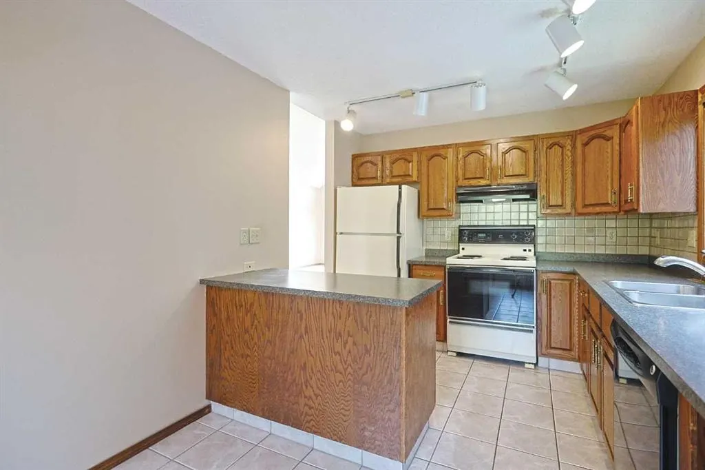 52 Edgeland Road NW — photo 3