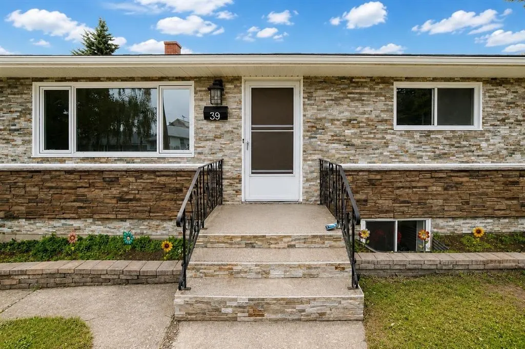 39 Healy Drive SW — photo 2