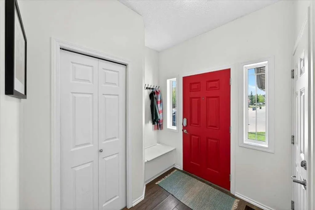 194 Everoak Gardens SW — photo 2