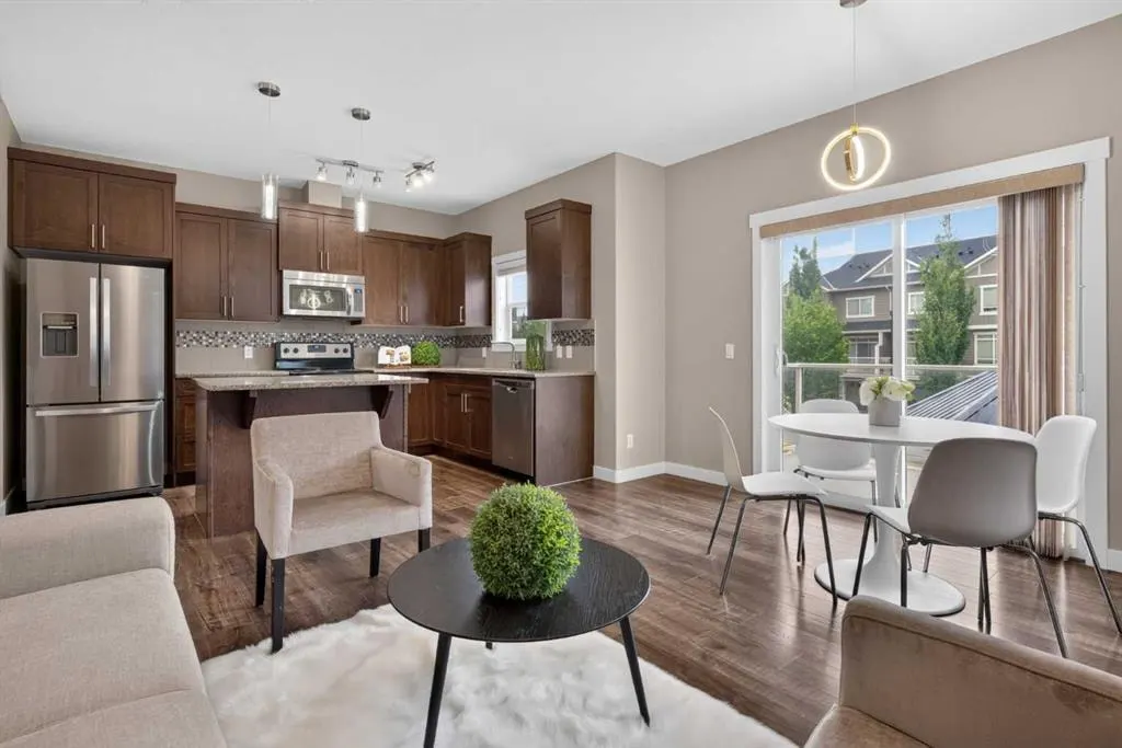 558 Evanston Manor NW — photo 1